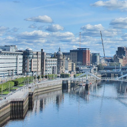 A picture of Glasgow with ATMs and cash points near by